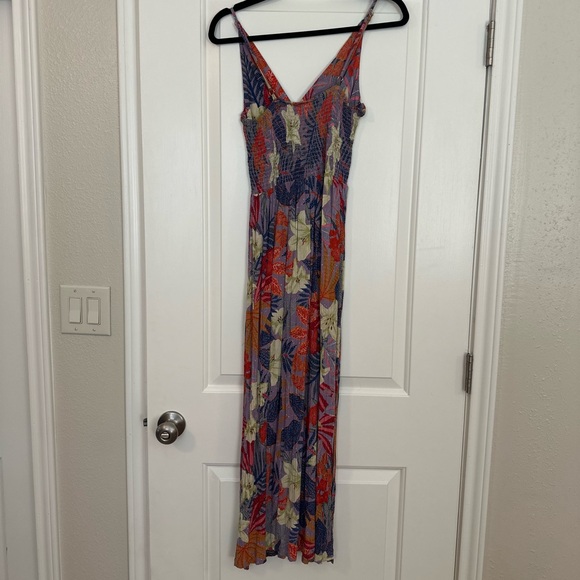 Keyhole Flowered Dress - Picture 4 of 4